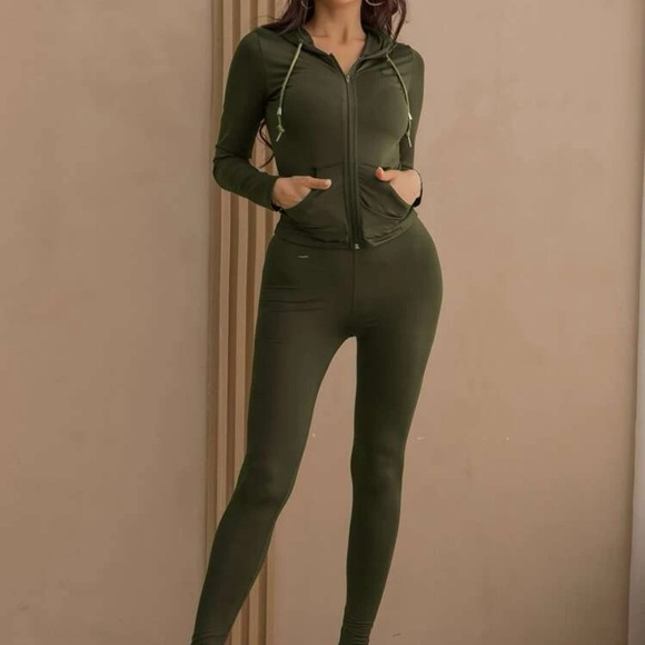 2 piece olive green BBL set - Picture 1 of 1